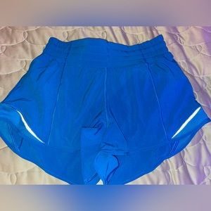 Lululemon Hotty Hot 2.5 inch shorts
